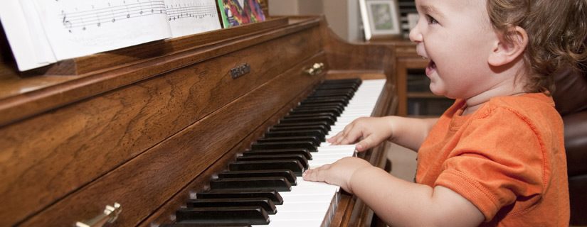 Một đứa trẻ ba tuổi đã nhắc tôi “Tại sao chúng ta lại yêu Piano”